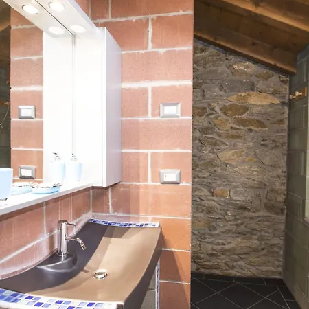 Stone House By Holidays Maggiore 아파트