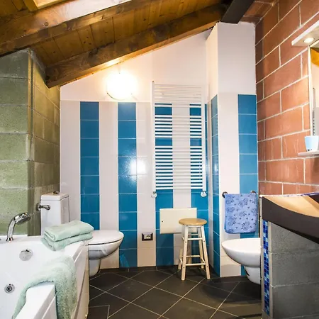 아파트 Stone House By Holidays Maggiore