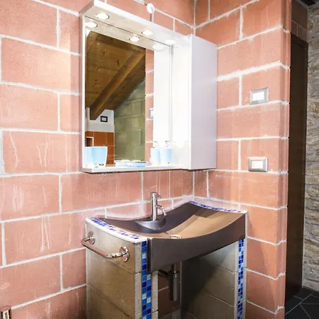아파트 Stone House By Holidays Maggiore *