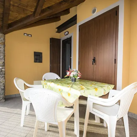 아파트 Stone House By Holidays Maggiore